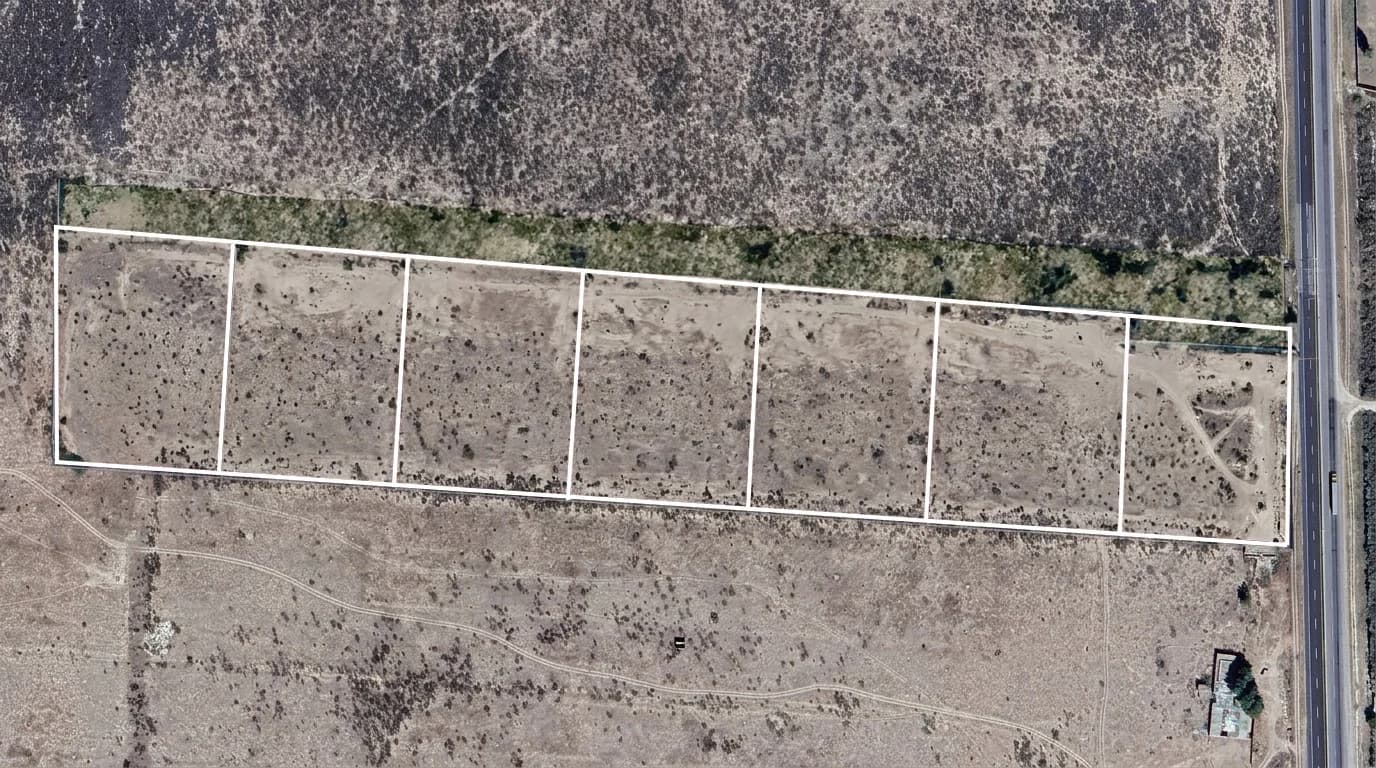 Plano de lotificación y conjunto de naves industriales del proyecto Agua Nueva